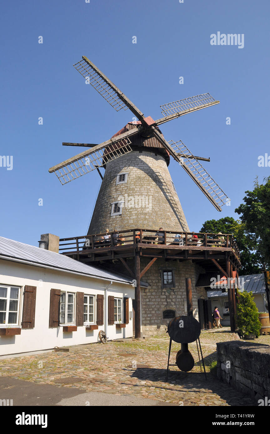Il mulino a vento, Kuressaare, Estonia. Szélmalom, Kuressaare, Észtország. Foto Stock