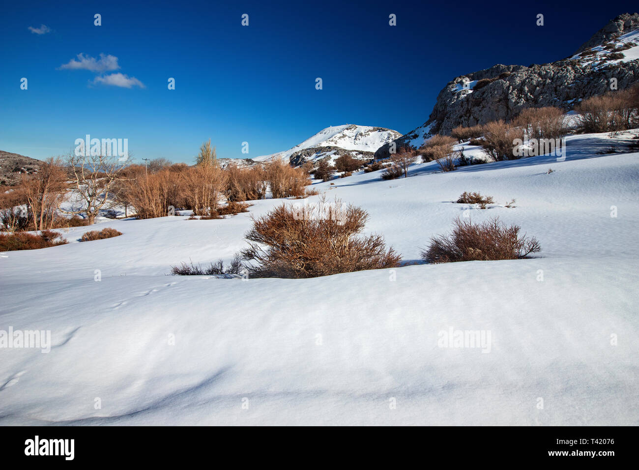 Vista del picco Skinakas, Psiloritis mountain. Sulla parte superiore del Skinakas puoi trovare l'Osservatorio dell'Università di Creta. Rethimno, Creta, Grecia. Foto Stock