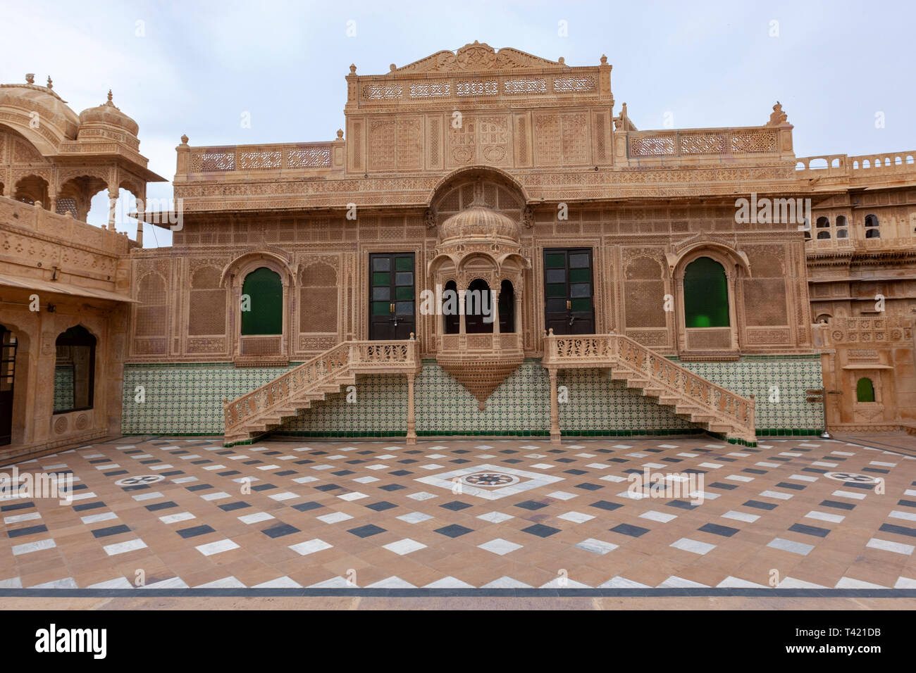 Mandir Palace Darbar Hall ornato di facciata in arenaria, Jaisalmer, Rajasthan, India Foto Stock
