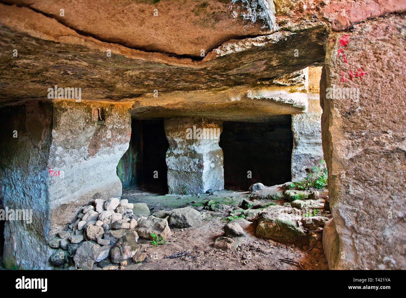 Antiche cisterne nel sito archeologico di Eleftherna, Rethimno, Creta, Grecia, Foto Stock