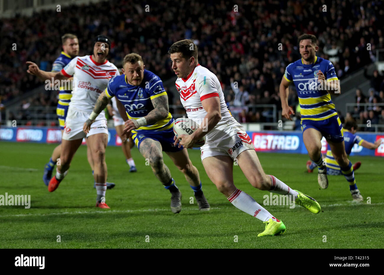 Saint Helens Mark Percival punteggi durante il Betfred Super League match al totalmente Wicked Stadium, St Helens. Foto Stock