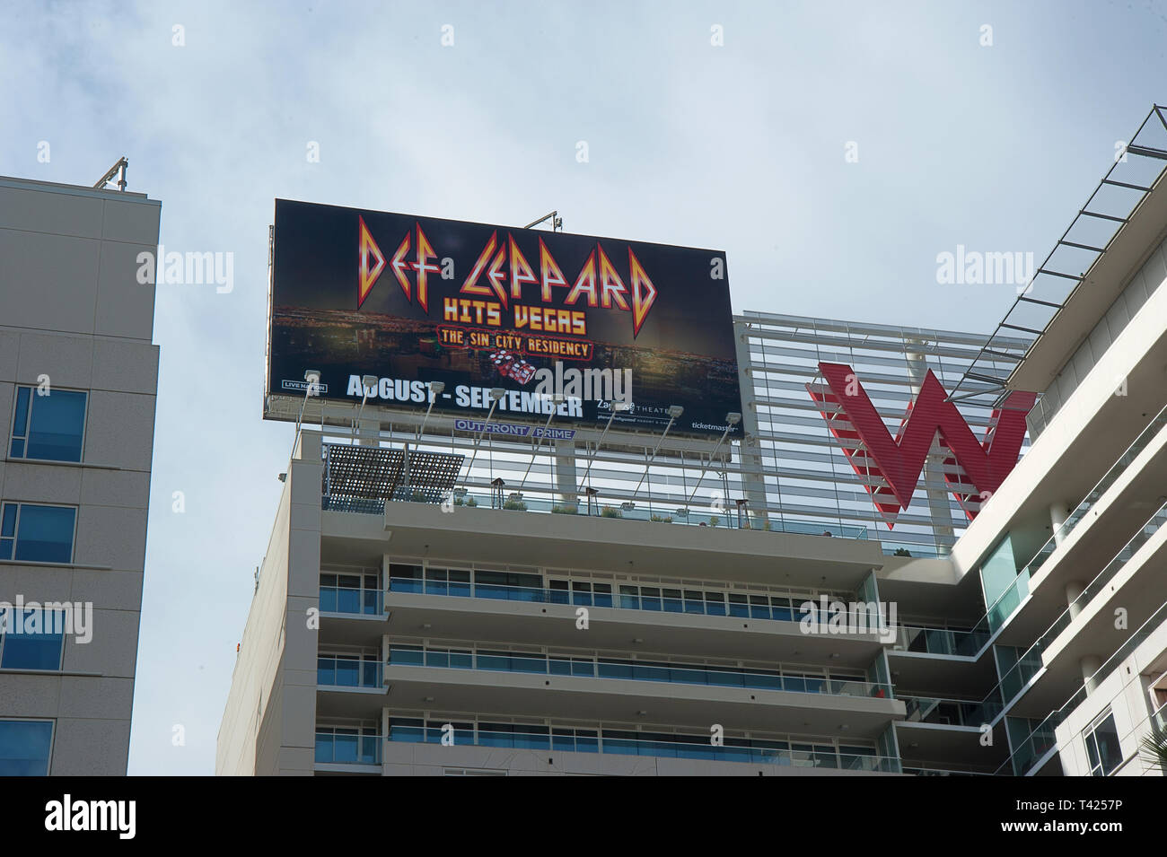 Def Leppard affissioni su W Hotel in Hollywood, California Foto Stock