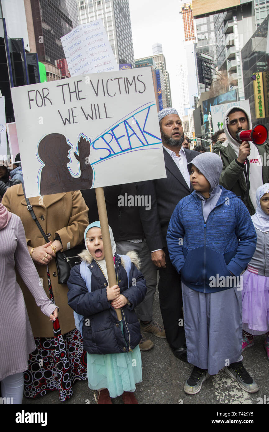 I musulmani rally e marzo nella città di New York dopo la Nuova Zelanda il massacro e per i palestinesi di Gaza nonché contro l'islamofobia in generale. Foto Stock