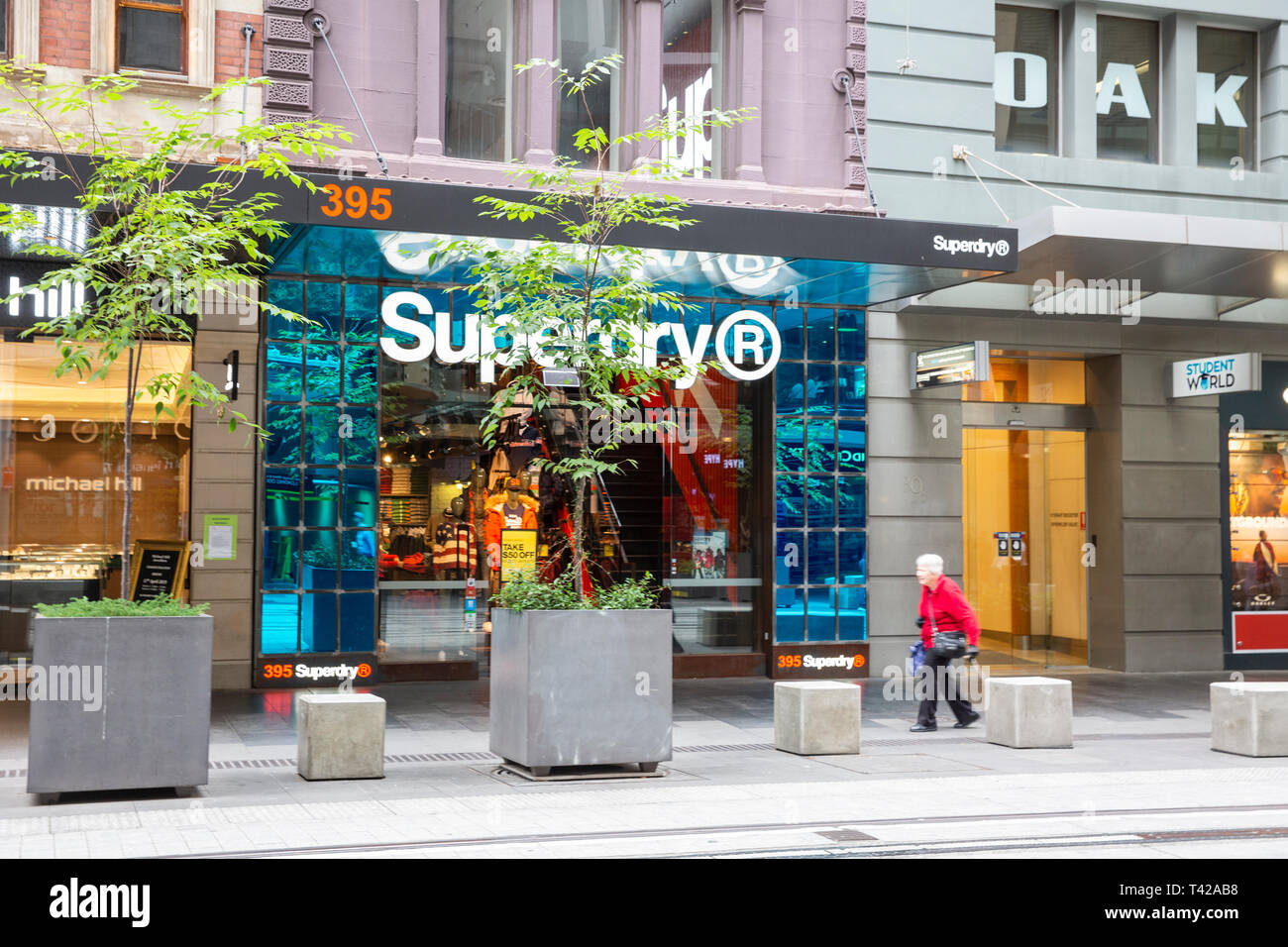 Rivenditore del Regno Unito Superdry, qui uno dei loro negozi su George  Street nel centro di Sydney, Nuovo Galles del Sud, Australia Foto stock -  Alamy