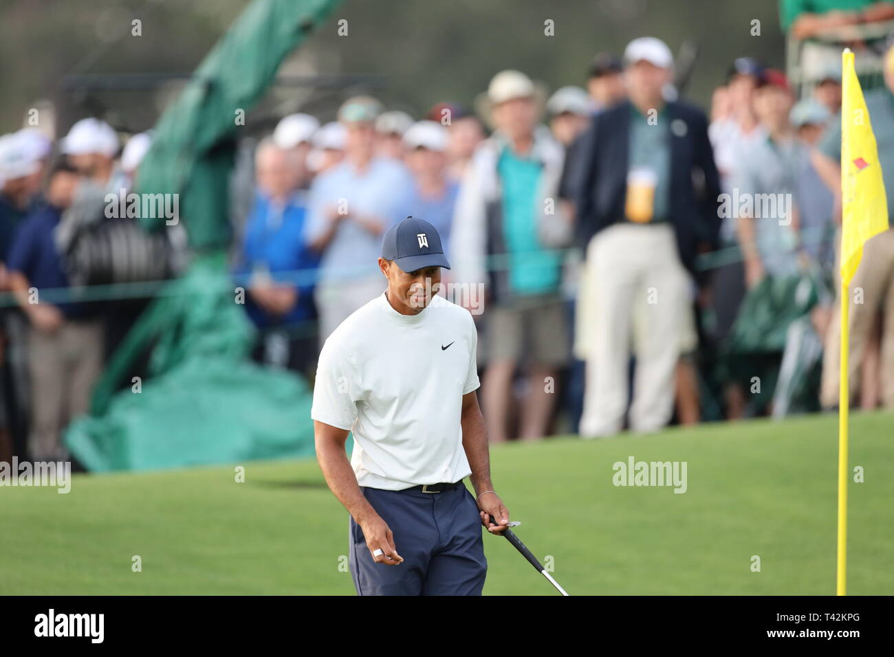 Stati Uniti d'America's Tiger Woods sulla quattordicesima foro durante il secondo round del 2019 Masters golf tournament a Augusta National Golf Club di Augusta, Georgia, Stati Uniti, il 12 aprile 2019. (Foto di Koji Aoki/AFLO SPORT) Foto Stock