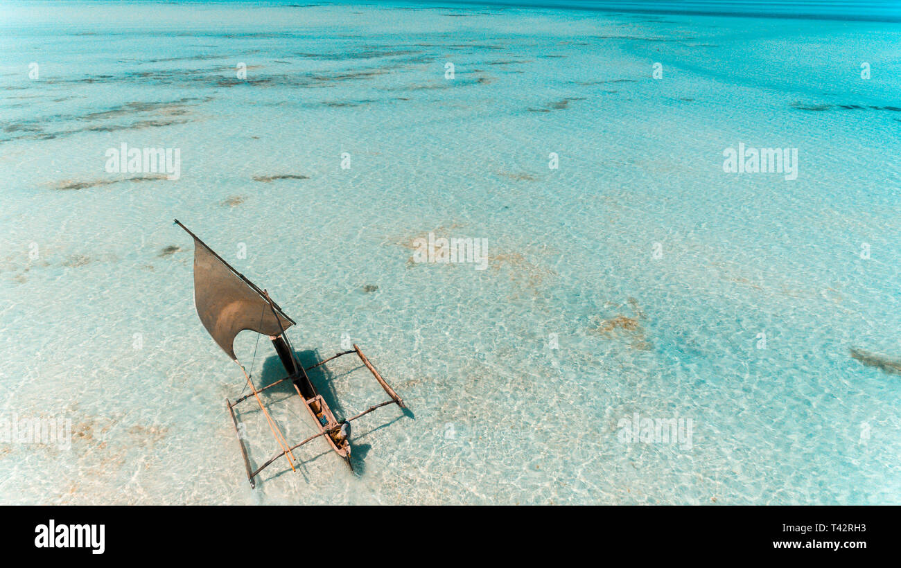 Di pescatori in dhow stone town Zanzibar Foto Stock