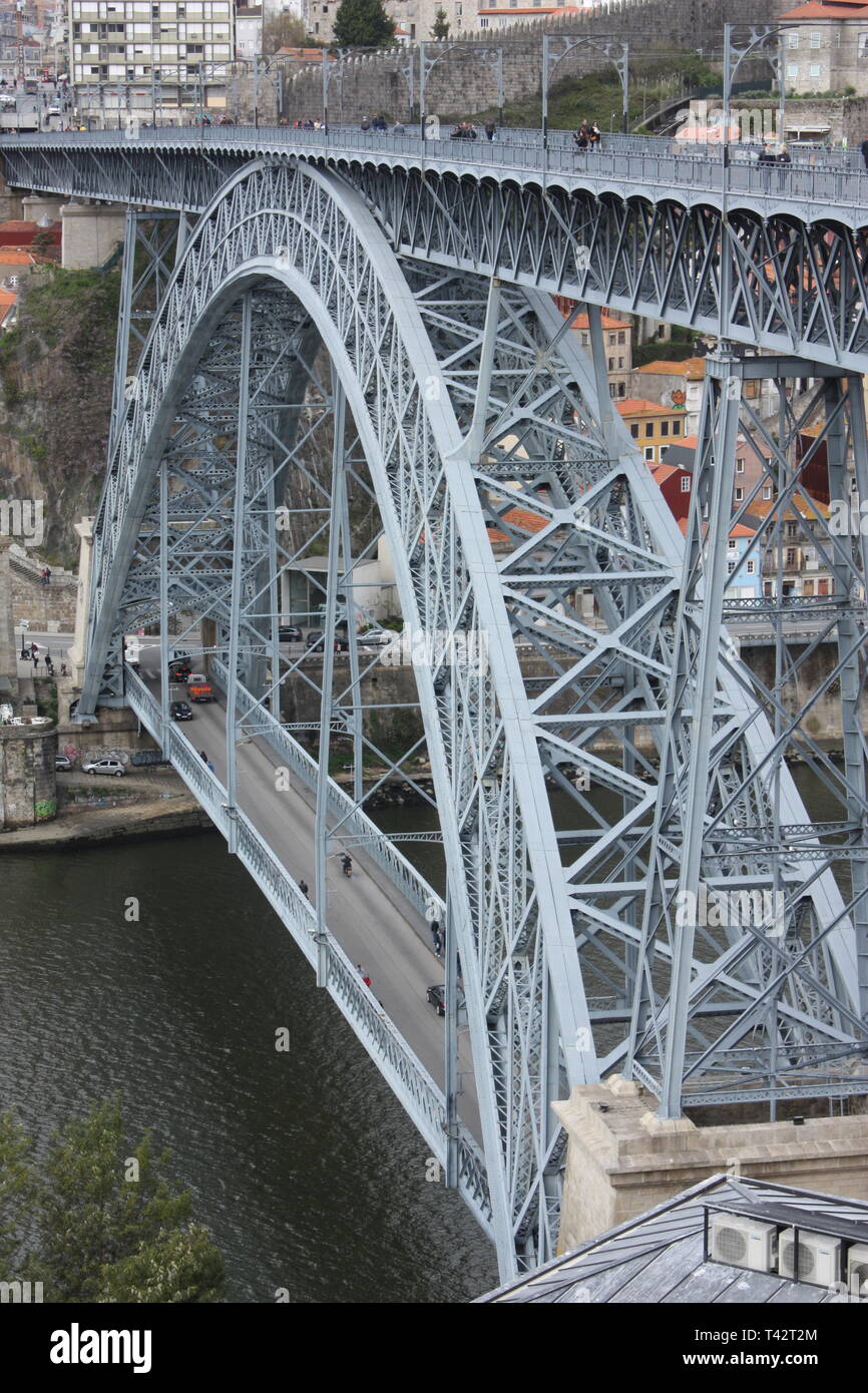 Porto, Portogallo - Il Ponte Luiz I ponte che attraversa il fiume Douro in Oporto Foto Stock