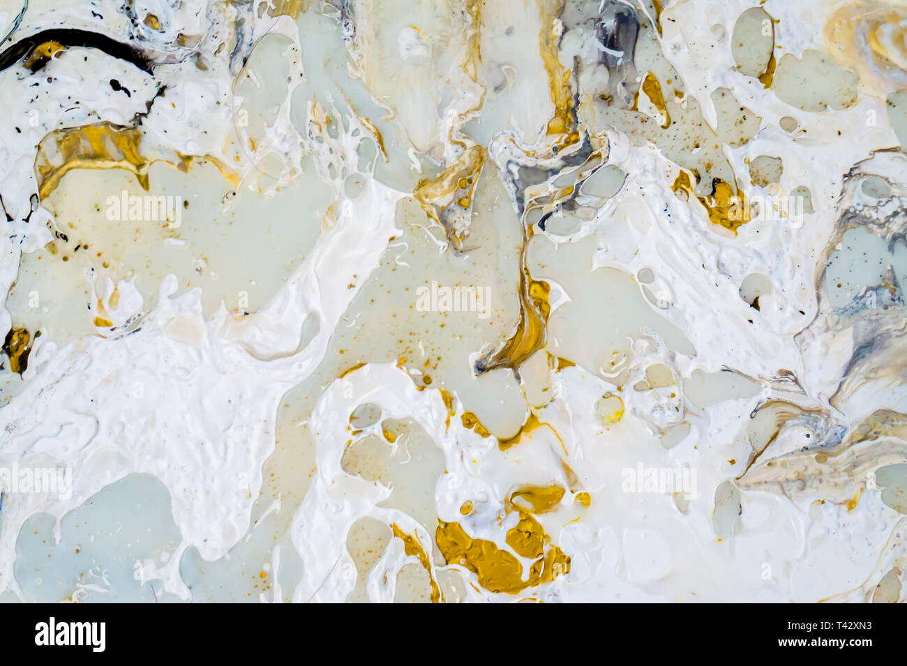 Il marmo texture di sfondo con oro nero, 'turqoise', i colori blu e bianchi, mediante colata in acrilico di medie tecnica. Utile come sfondo. Foto Stock