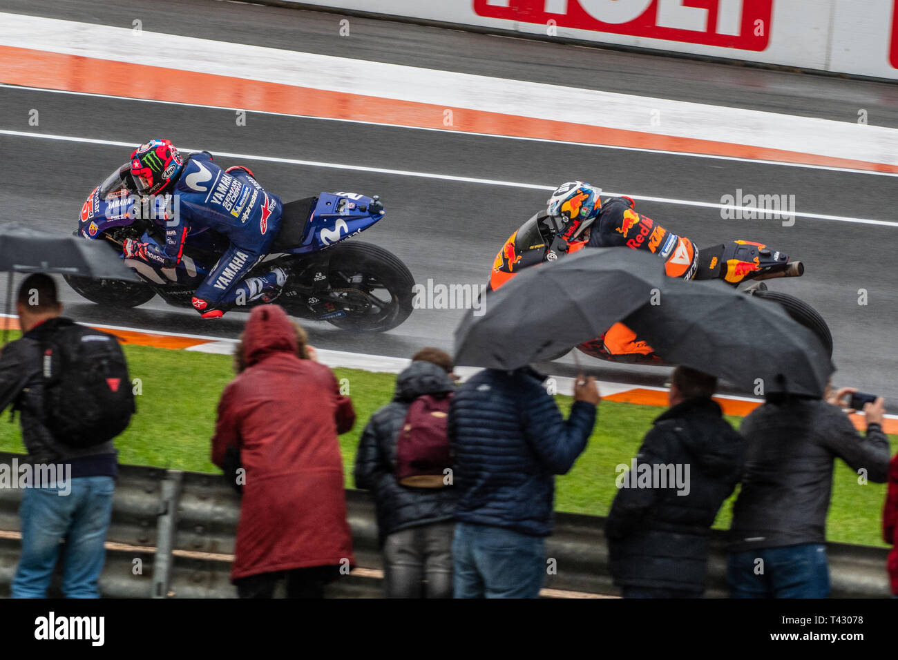 Valencia/Spagna - 11/18/2018 - #25 MAVERICK VINALES (Yamaha) e #44 Pol Espargaro a girare uno Foto Stock