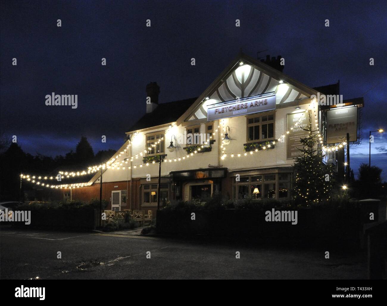 I bracci Fletchers, Denton con illuminazione esterna Foto Stock
