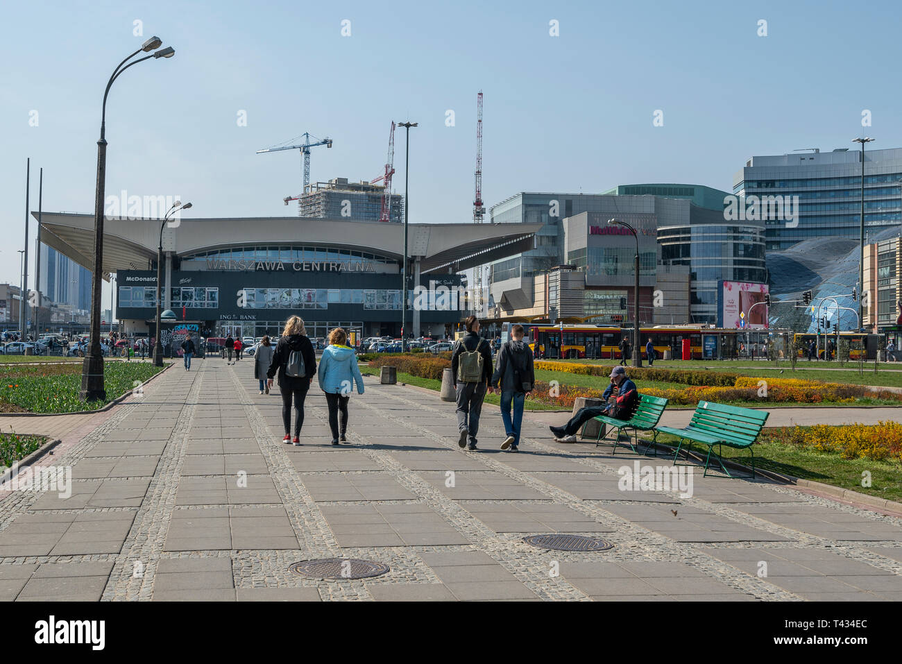 Varsavia, Polonia. Aprile, 2019. vista del centro di Varsavia stazione ferroviaria edificio Foto Stock