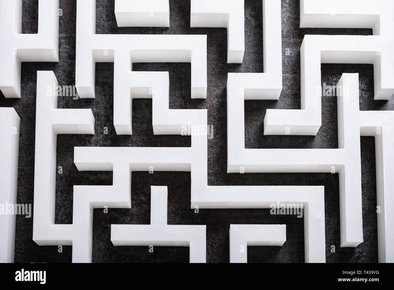 Una vista in elevazione di astratta labirinto bianco Foto Stock