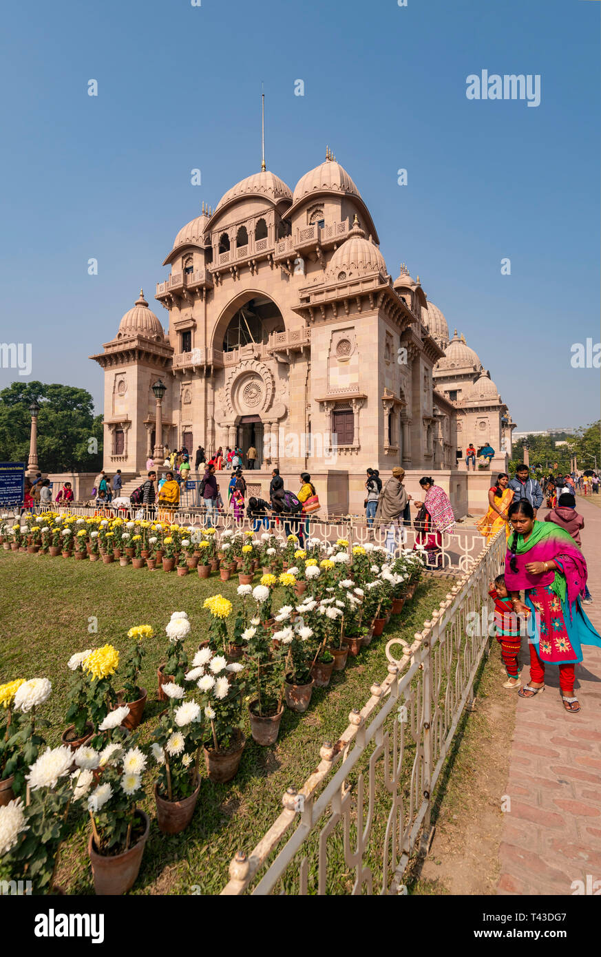 Verticale vista esterna del Sri Ramakrishna tempio in Kolkata aka Calcutta, India. Foto Stock