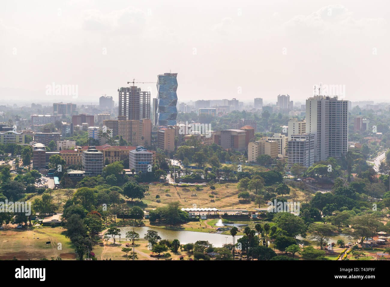 Lo skyline di Nairobi durante il giorno da Kenyatta International Convention Center KICC, Kenya Foto Stock