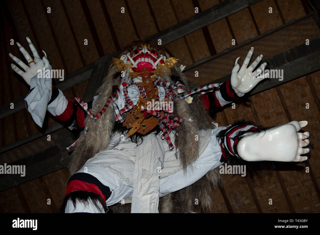 Ogoh-ogoh, demone mitologico, carta-mache le statue per il Nyepi celebrazione, Klungkung, Bali, Indonesia Foto Stock