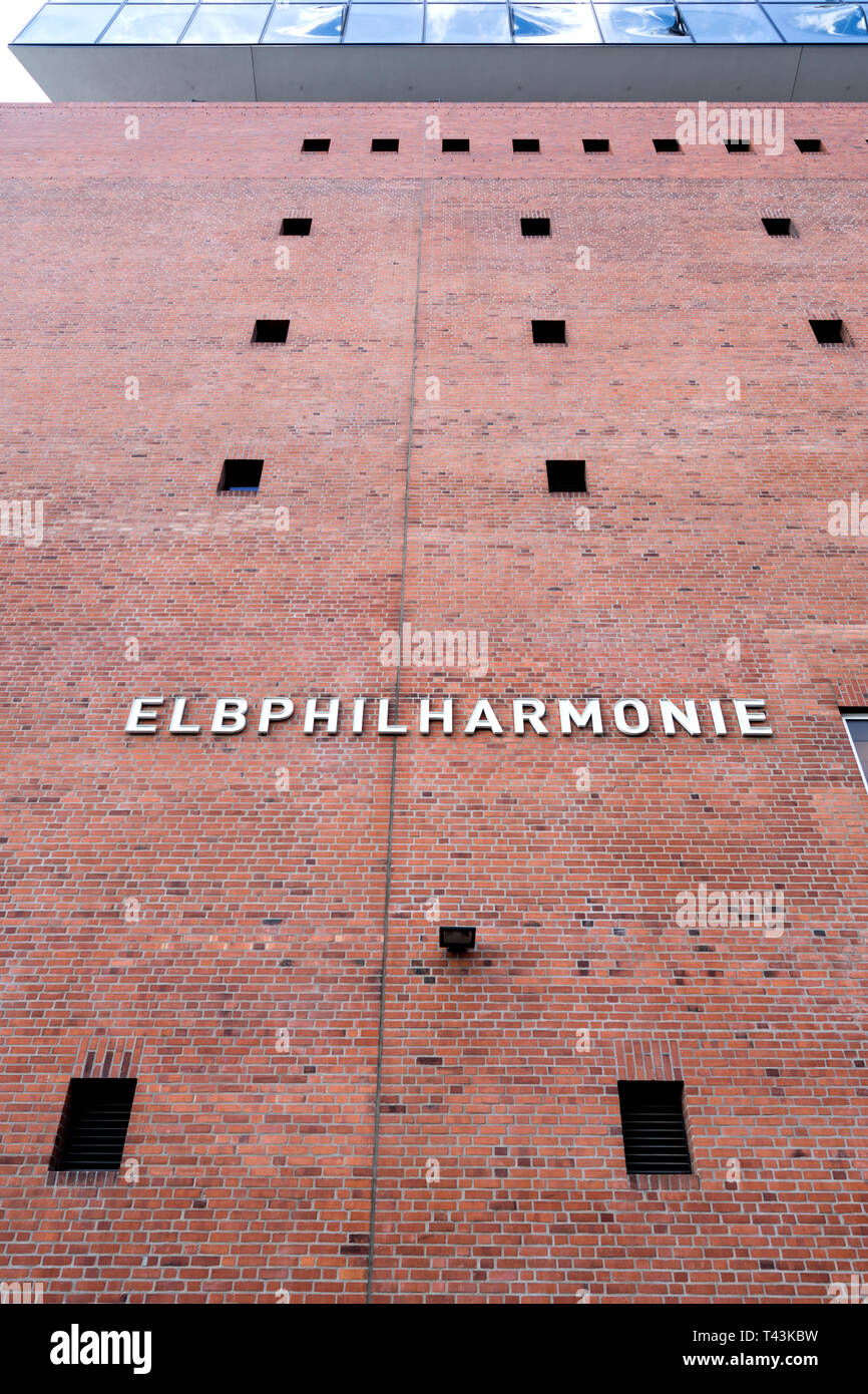 La Elbphilharmonie nel quartiere HafenCity di Amburgo. Si tratta di uno dei più grandi e più avanzati acusticamente sale da concerto in tutto il mondo. Foto Stock