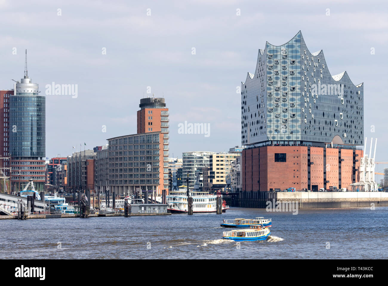 La Elbphilharmonie nel quartiere HafenCity di Amburgo. Si tratta di uno dei più grandi e più avanzati acusticamente sale da concerto in tutto il mondo. Foto Stock