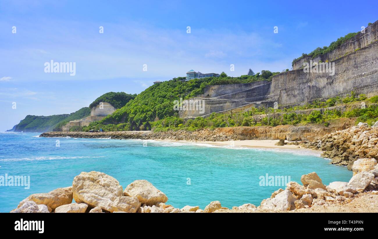 Una bella giornata in spiaggia tropicale Foto Stock