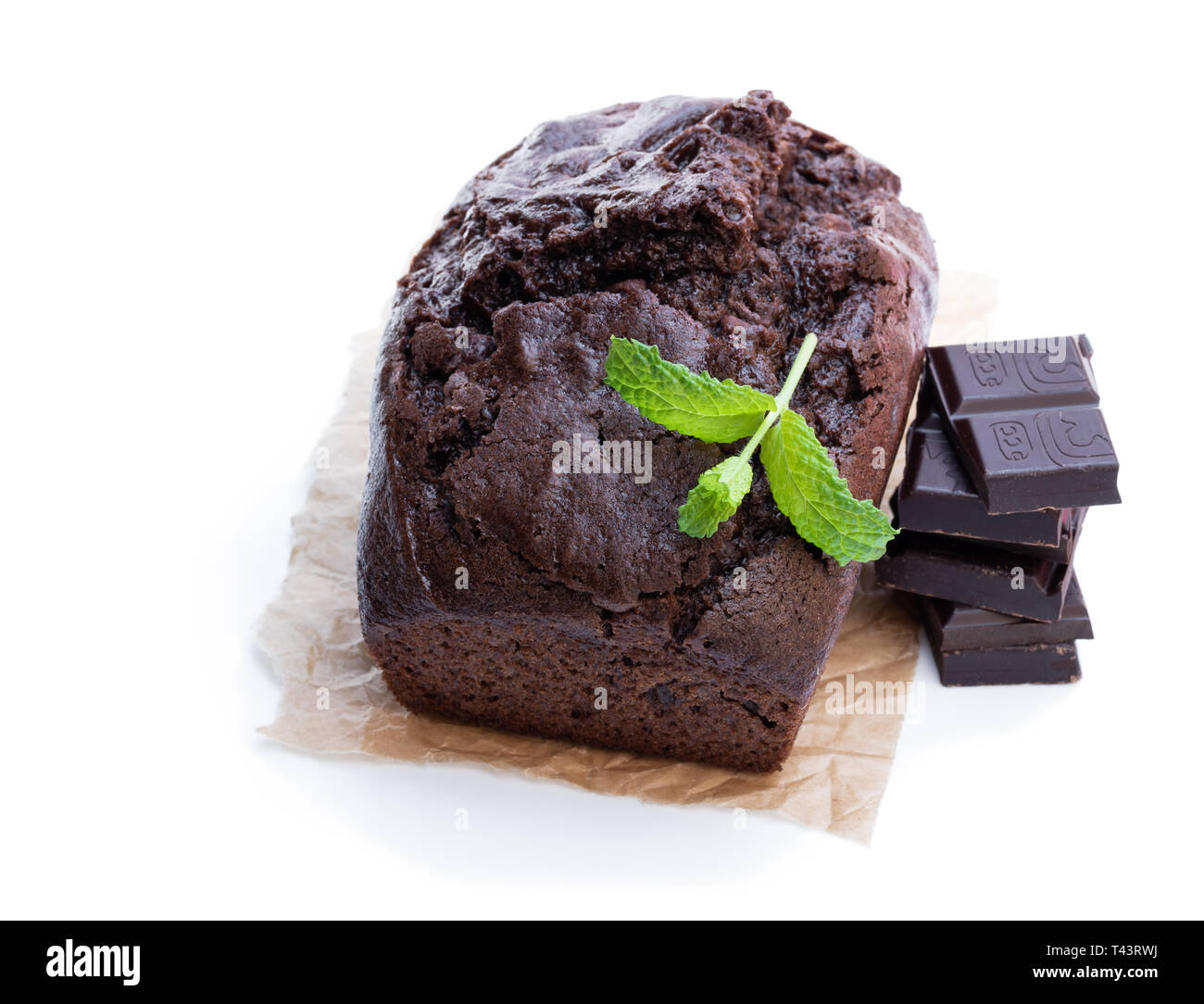 Cioccolato artigianale focaccia torta isolato su bianco Foto Stock