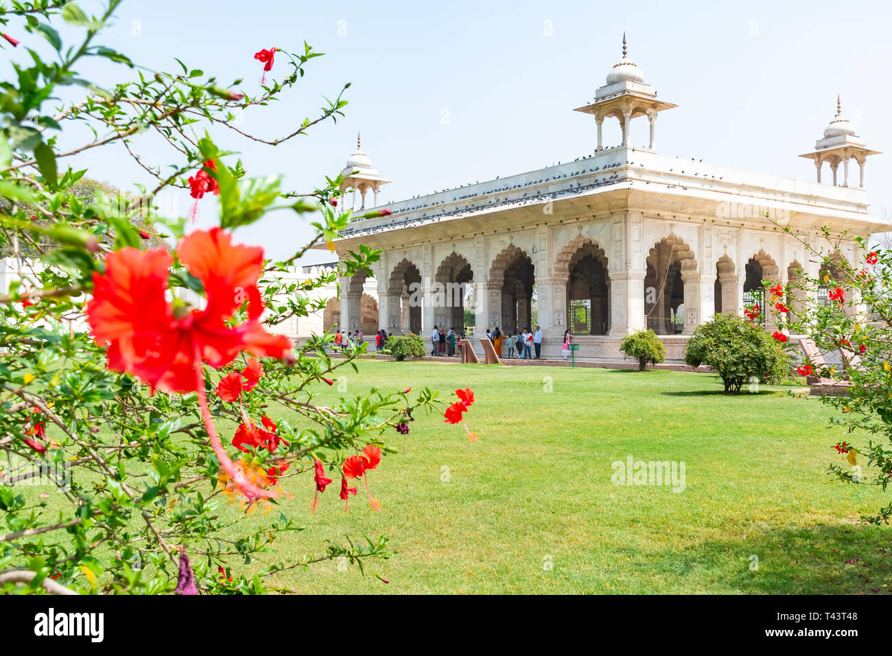 New Delhi, India, Mar 30 2019 - i turisti passeggiata attorno al divano-i-Khas e Khas Mahal, il complesso del Forte Rosso, Vecchia Delhi, Delhi, India. Foto Stock