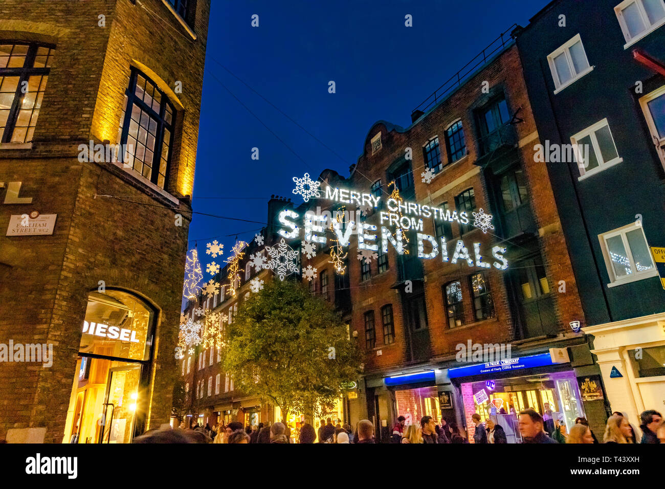 Luci di Natale a Seven Dials , Londra, Regno Unito Foto Stock