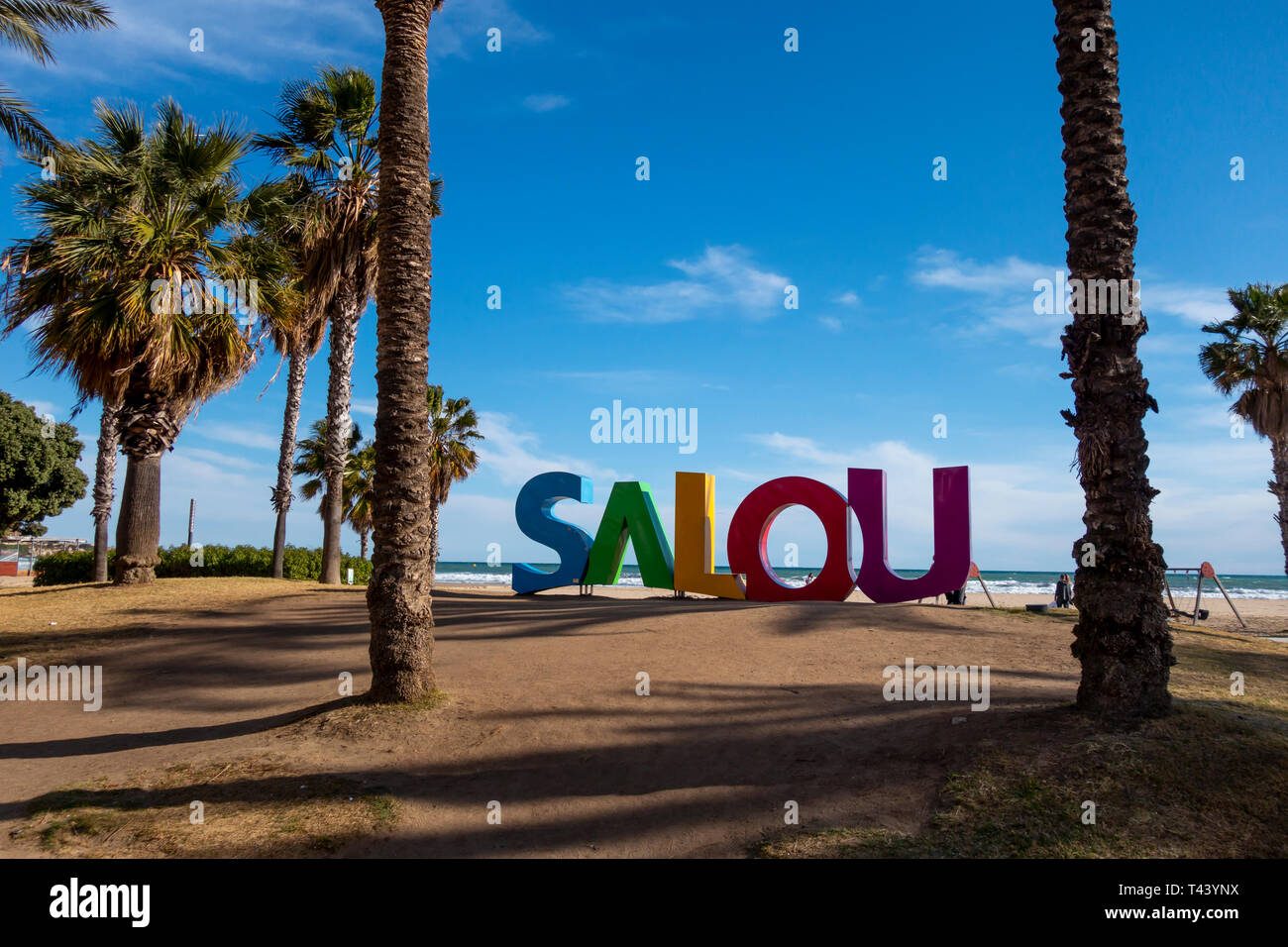 Il testo colorato in Llevant Spiaggia di Salou, un importante destinazione turistica in estate, in catalano di Costa Dorada Foto Stock