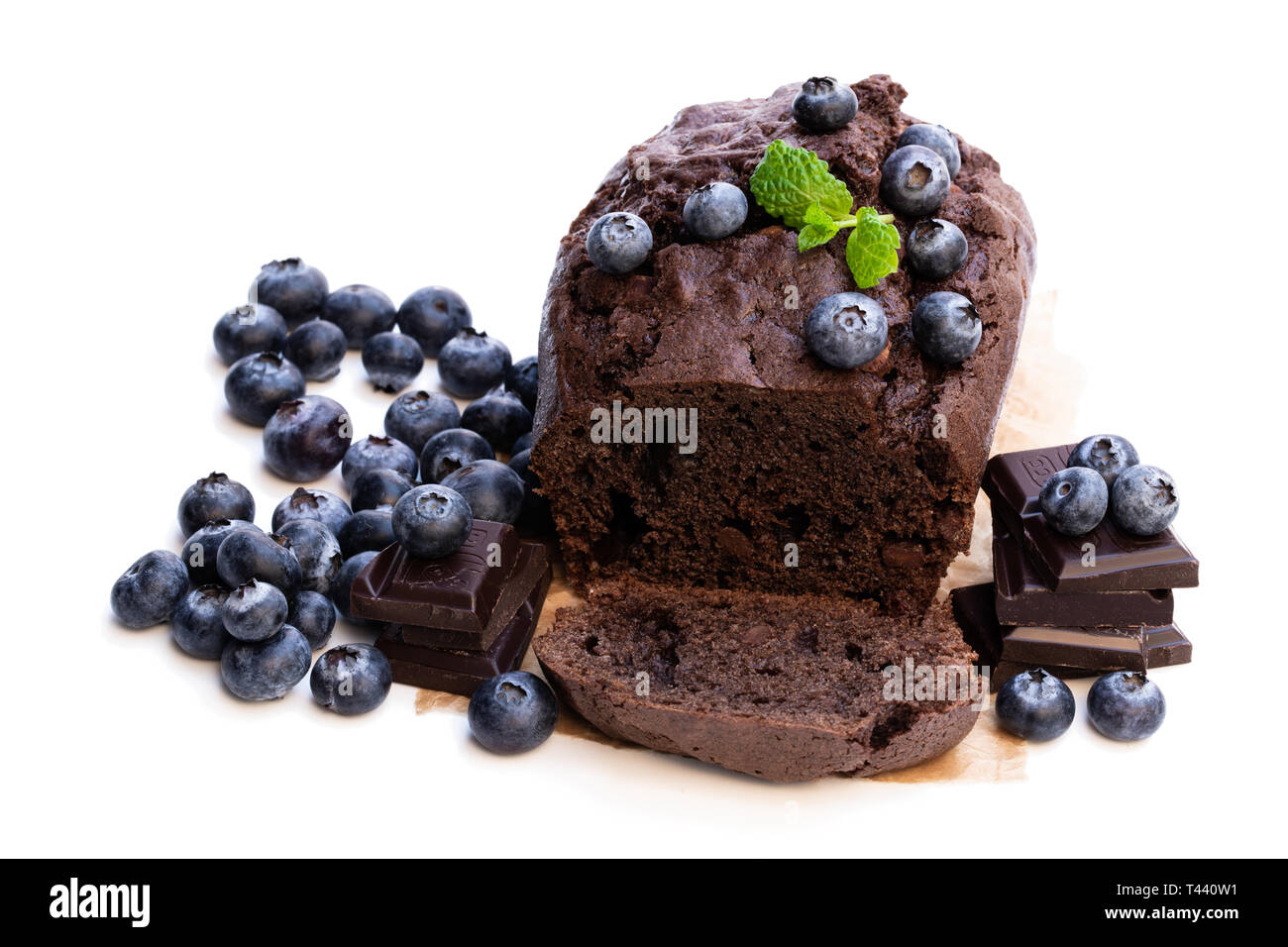 Cioccolato artigianale focaccia torta con isolato su bianco Foto Stock