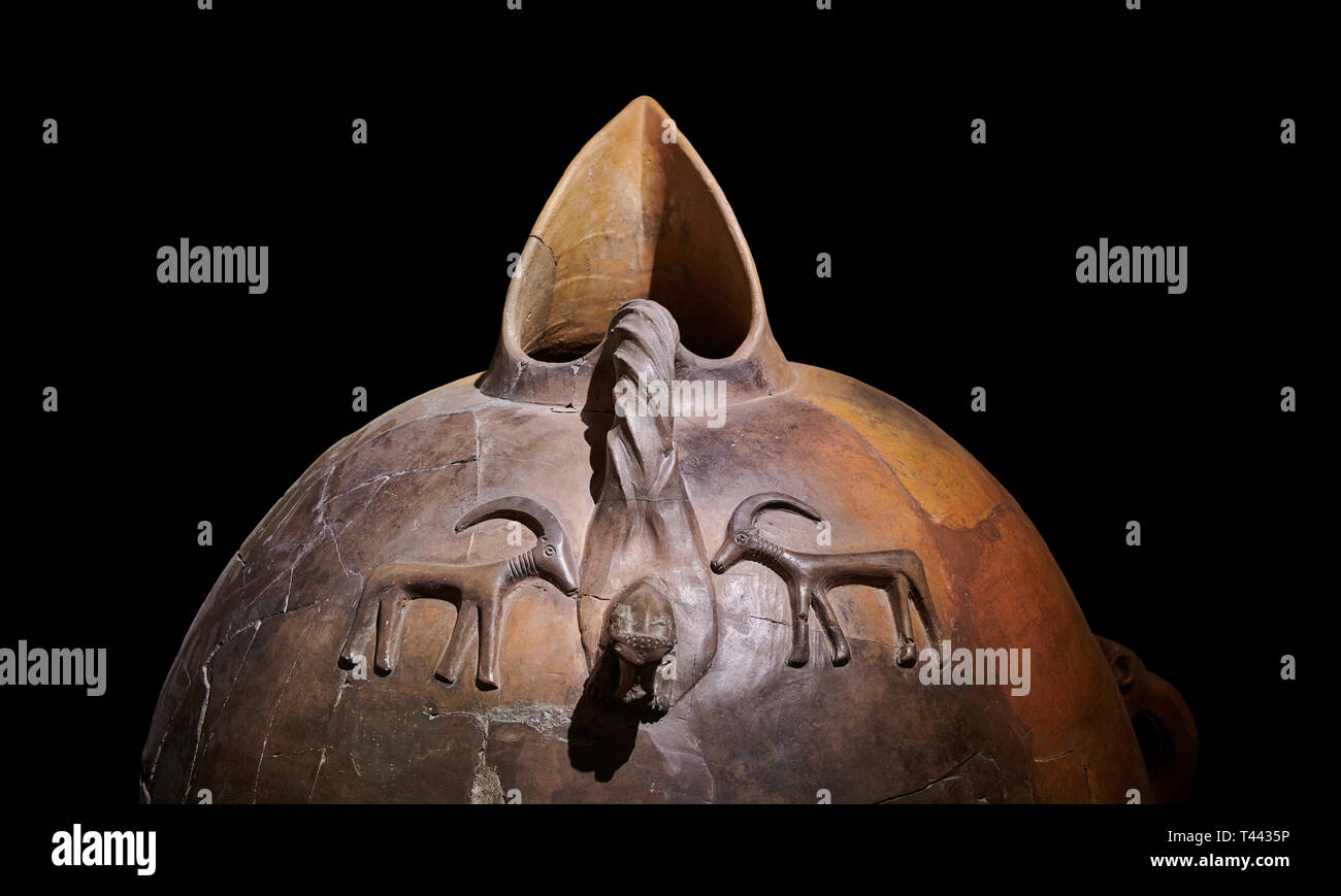 Hittita pithos con rilievi di animali - XVII - XVI secolo a.c. - Hattusa ( Bogazkoy ) - Museo della Civiltà anatolica, Ankara, Turchia . Contro Foto Stock
