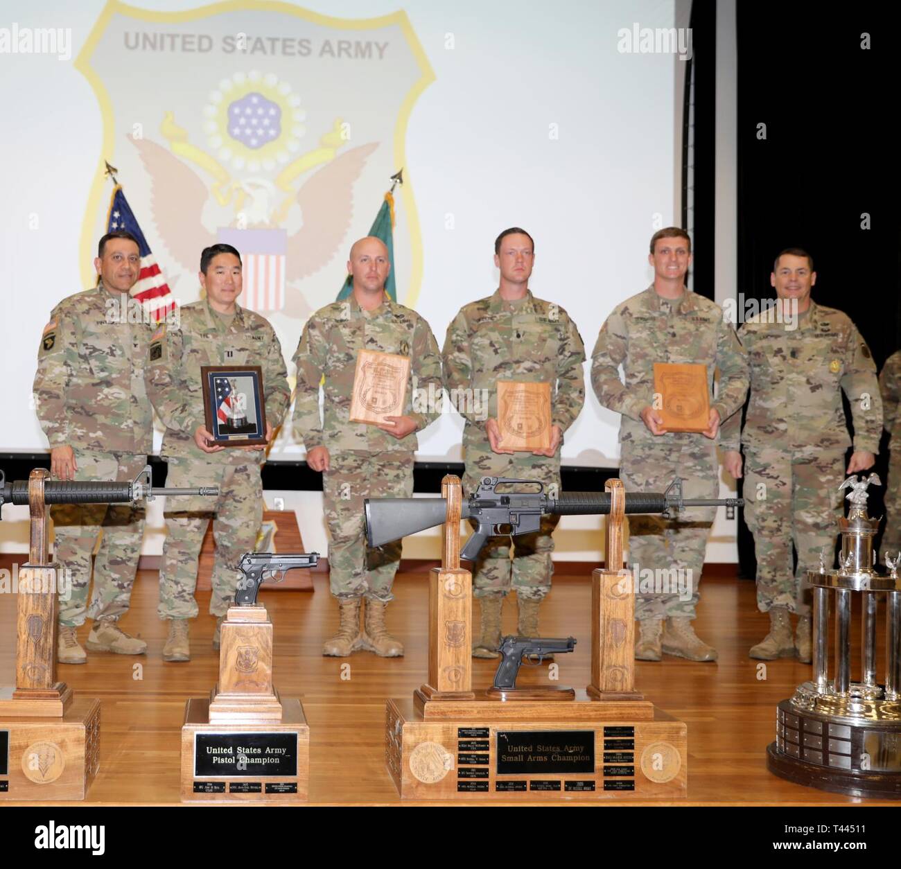 Un Texas esercito nazionale del team di protezione rivendicato il titolo di esercito di tutti i team a pistola Champions presso l'U.S. Esercito piccoli bracci campionati a Fort Benning, Georgia Marzo 10-16, 2019. Questa categoria è un aggregato di corrispondenze 4T e 6T. Durante la partita i concorrenti dovevano impegnarsi obiettivi da 10 a 35 metri dai piedi, inginocchiarsi e incline posizioni. I membri del team: Staff Sgt. Justus Densmore, Sgt. Tyler Greene, Cap. Robert Lee, Sgt. Jaymes Sendo e il coach: Staff Sgt. Michael Richey. L annuale settimana di concorrenza che è ospitato dal governo degli STATI UNITI Esercito di unità di precisione di tiro e l esercito di pre Foto Stock