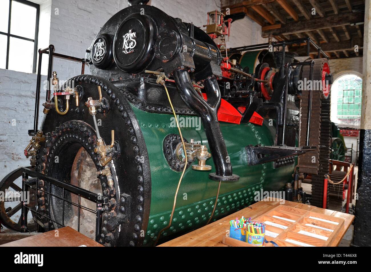 Una caldaia a vapore al Long Shop Museum, a Leiston, Suffolk, Regno Unito Foto Stock