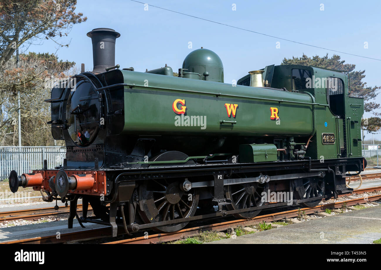 Roccia lunga, Penzance, Regno Unito. Il 13 aprile 2019. GWR 4612 Bauletto serbatoio del motore locomotiva a vapore Credito: Bob Sharples Alamy/Live News Foto Stock