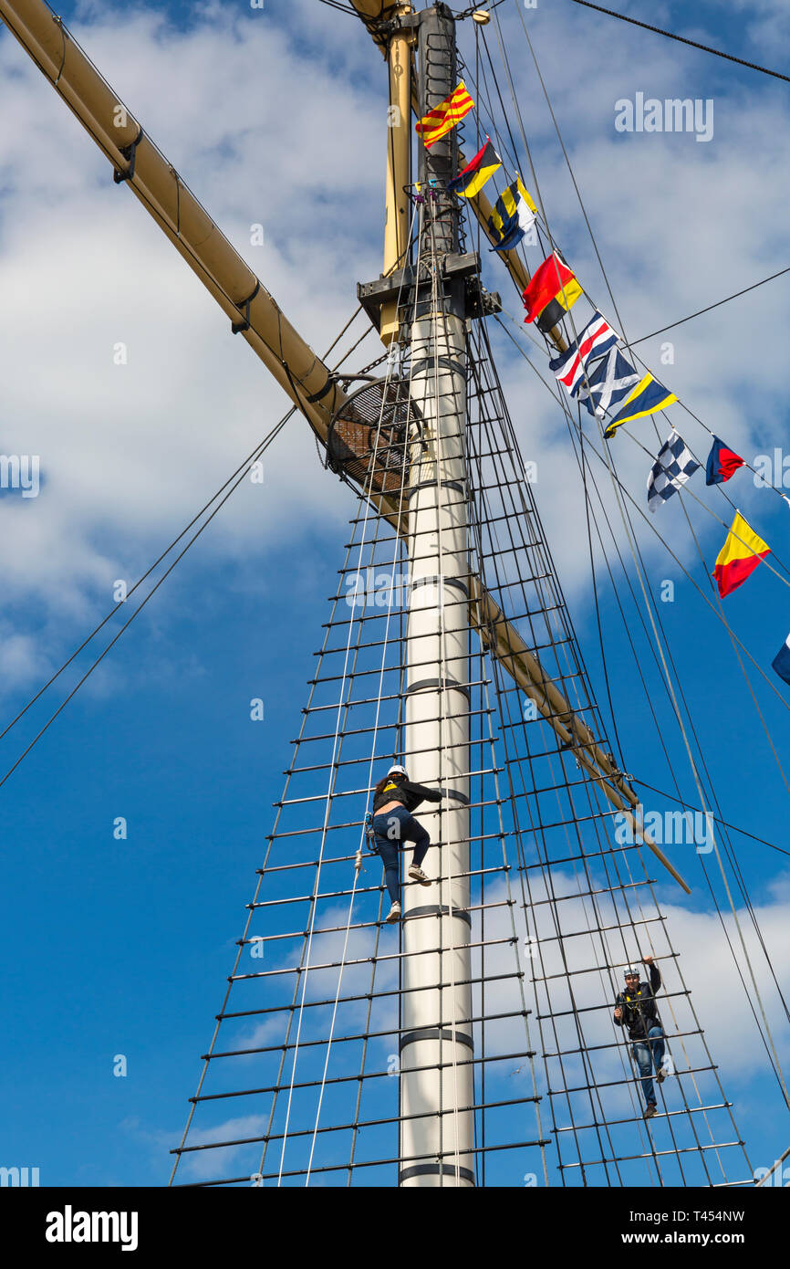 Bristol, Regno Unito. 13 apr 2019. Il Fire & ferro Festival si svolge a Brunel SS Gran Bretagna con una vita Dockyard Vittoriano e i colori, i suoni e i profumi di una fucina di lavoro, nonché la possibilità di scalare l'allestimento della nave. Credito: Carolyn Jenkins/Alamy Live News Foto Stock