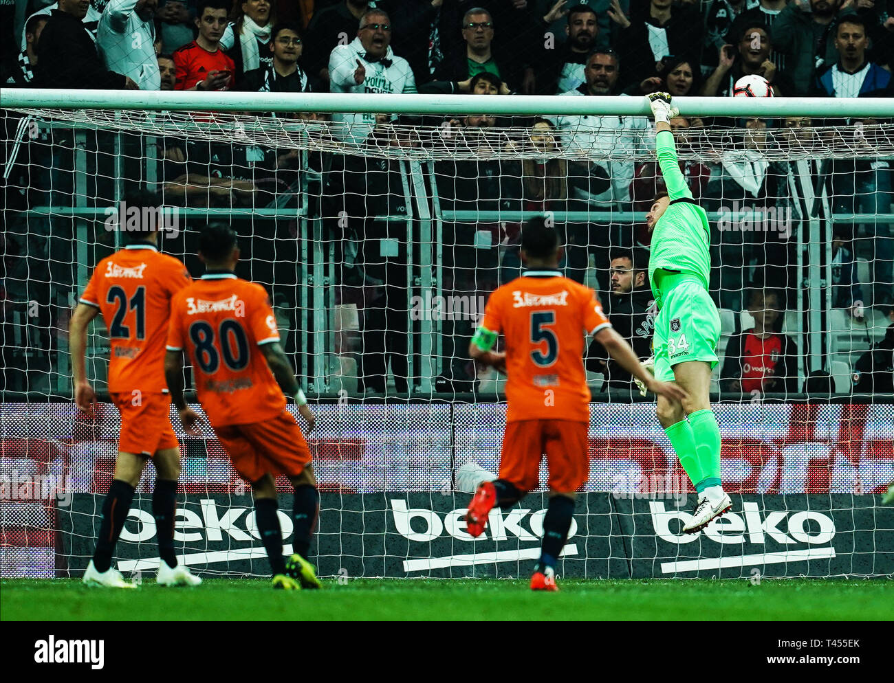 Vodafone Park, Istanbul, Turchia. Xiii Apr, 2019. Mert GÃ¼nok di stanbul Basaksehir durante Besiktas J.K v i̇stanbul Basaksehir, Turkish Super Lig, in Vodafone Park, Istanbul, Turchia. Ulrik Pedersen/CSM/Alamy Live News Foto Stock