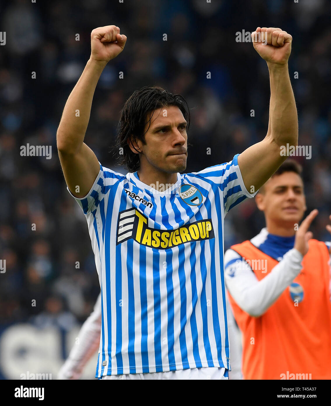 Ferrara, Italia. Xiii Apr, 2019. Spal Sergio Floccari festeggia alla fine  della serie di una partita di calcio tra Spal e la Juventus di Ferrara,  Italia, Aprile 13, 2019. Spal ha vinto