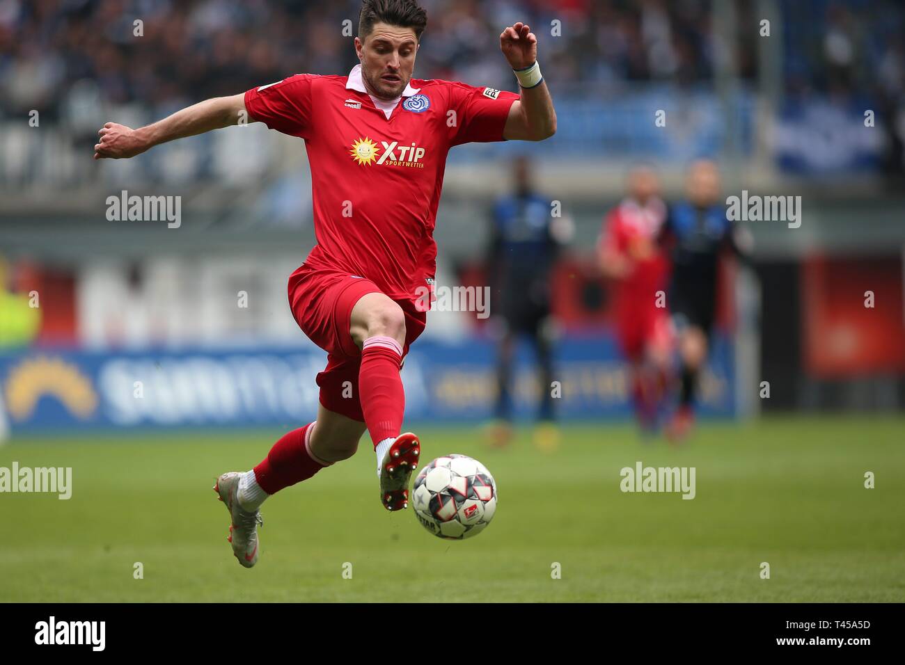 Paderborn, Deutschland. Xiii Apr, 2019. firo: 13.04.2019, calcio, 2.Bundesliga, stagione 2018/2019, SC Paderborn - MSV Duisburg, azione unica, Moritz STOPPELKAMP, MSV Duisburg, figura intera, | Utilizzo di credito in tutto il mondo: dpa/Alamy Live News Foto Stock