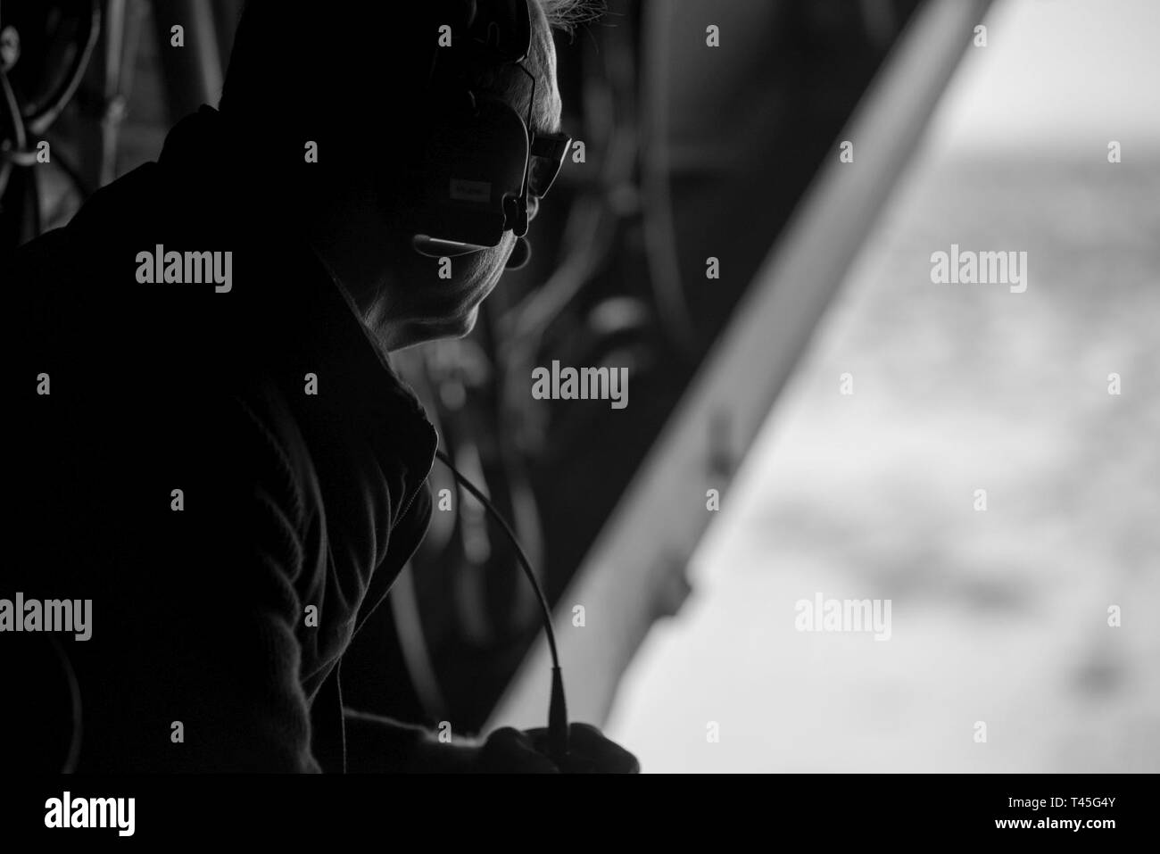 Stati Uniti Deliberando il Segretario della Difesa Patrick M. Shanahan, Presidente degli Stati Uniti Comune di capi di Stato Maggiore, Marine Corps gen. Giuseppe Dunford, il Sottosegretario di Stato per la gestione per il Department of Homeland Security Claire M. Grady, e il Comandante del Comando Settentrionale degli Stati Uniti, Air Force Gen. Terrence J. O'Shaughnessy visita il noi frontiera meridionale durante un viaggio a El Paso, Tx., Feb 23, 2019. Foto Stock