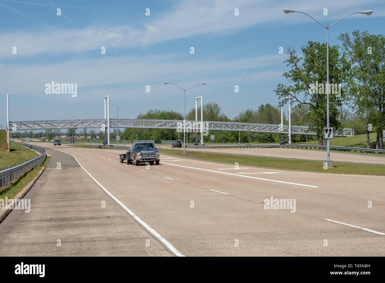 BOSSIER CITY, LA., U.S.A. - 10 Aprile 2019: un piede campate del ponte di Arthur A. Teague Parkway. Foto Stock
