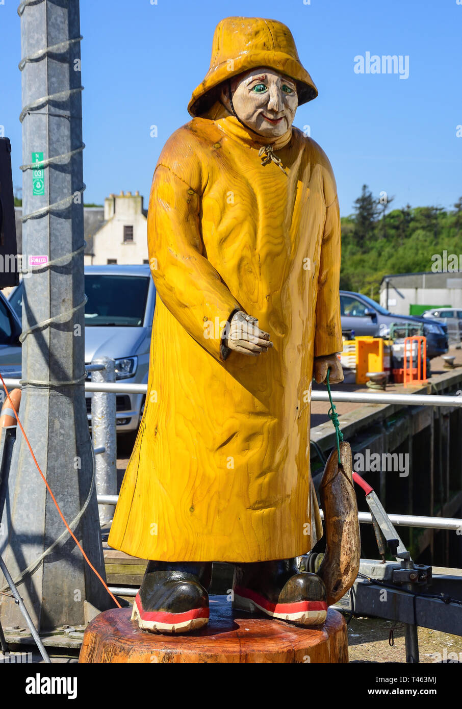 Fisherman statua, Stornoway Harbour, Stornoway, isola di Lewis, Ebridi Esterne, Na h-Eileanan Siar, Scotland, Regno Unito Foto Stock