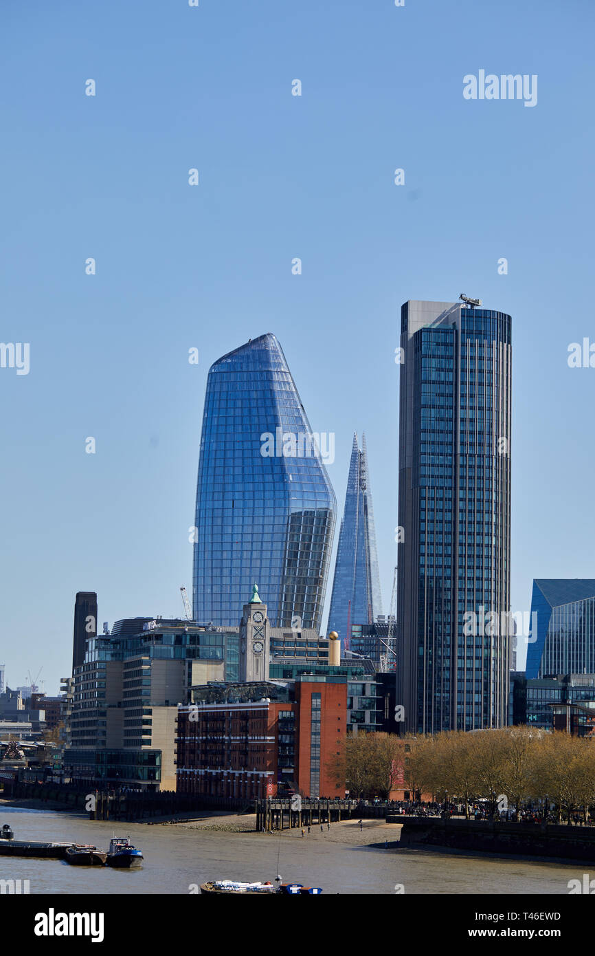 Londra, Regno Unito. - 10 Aprile 2019: Diverse progettazioni grattacielo in Southwark area di Londra - Uno Blackfriars (2018), il frammento (2012), e South Bank Foto Stock