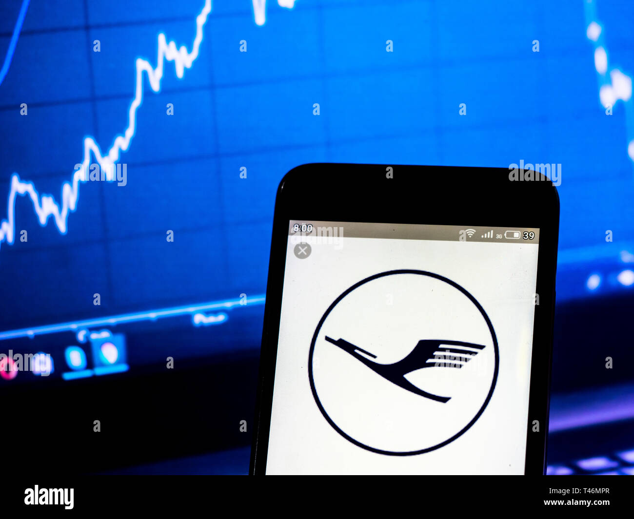 In questa illustrazione della foto di Deutsche Lufthansa AG si vede il logo visualizzato su un telefono intelligente Foto Stock