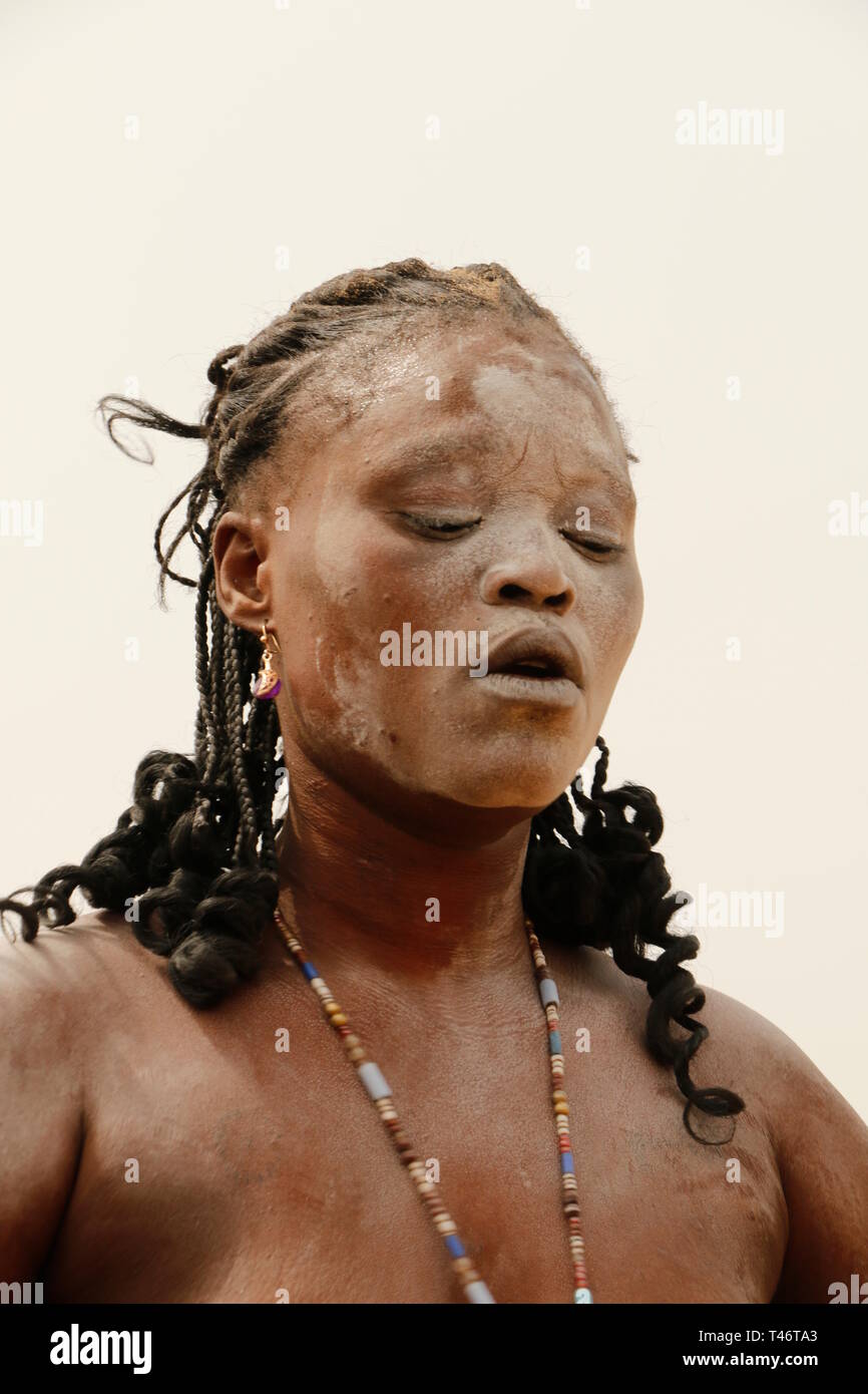 Voodoo festival presso la spiaggia di Ouidah, Benin Foto Stock