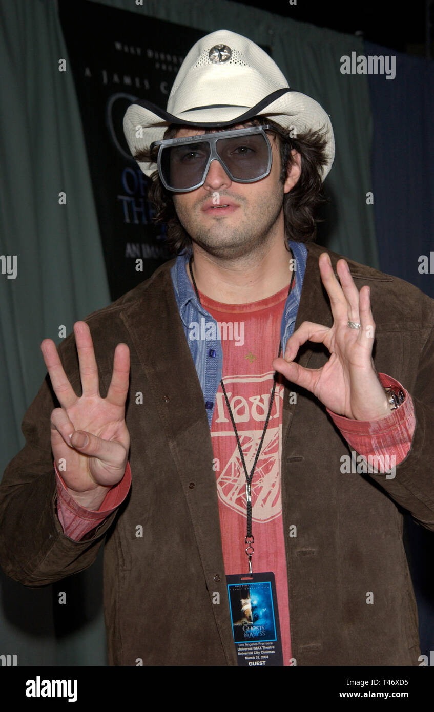 LOS ANGELES, CA. Marzo 31, 2003: Attore Robert Rodriguez alla premiere mondiale di fantasmi dell'Abisso all'Universal Citywalk IMAX. Il filmato è direttore James Cameron's 3D IMAX esplorazione del Titanic. Foto Stock