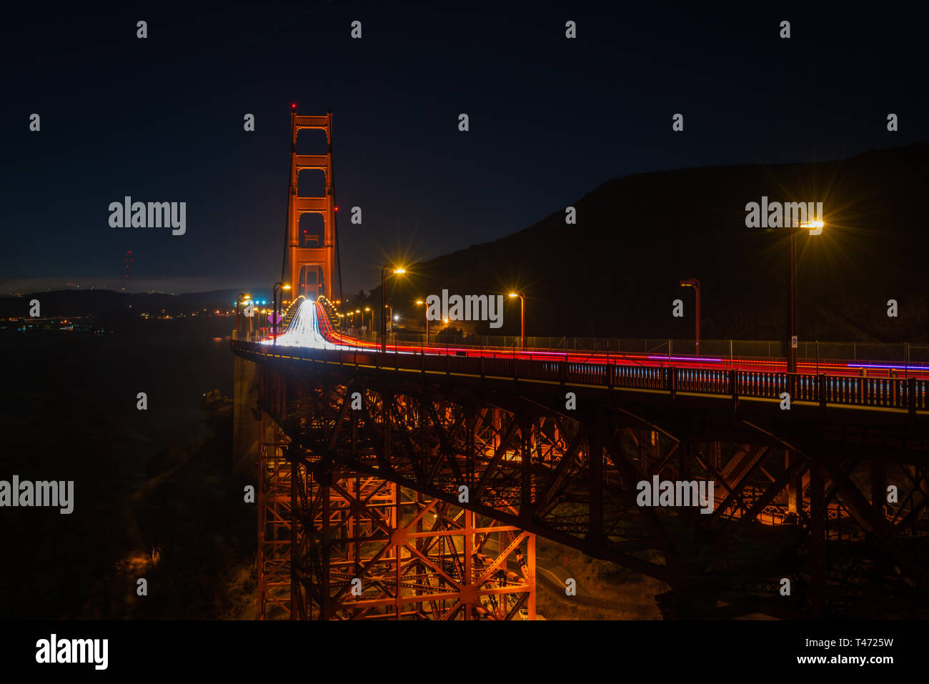 Golden Gate Bridge di notte a San Francisco California Foto Stock