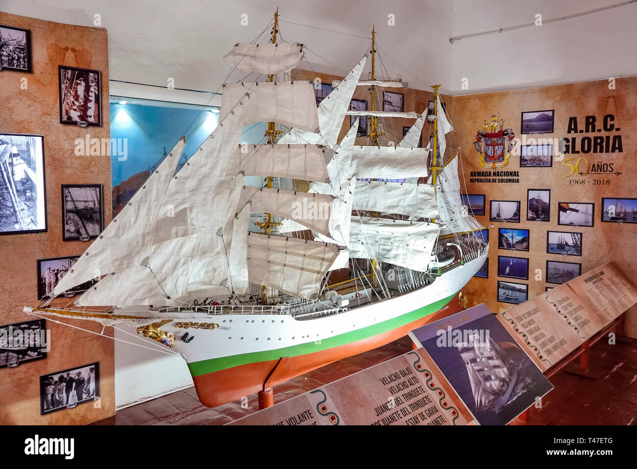 Cartagena Colombia,Museo Naval del Caribe,Museo navale caraibico,modello in scala,ARC Gloria,nave da addestramento barque a tre alberi Navy ammiraglia ufficiale,Insid Foto Stock
