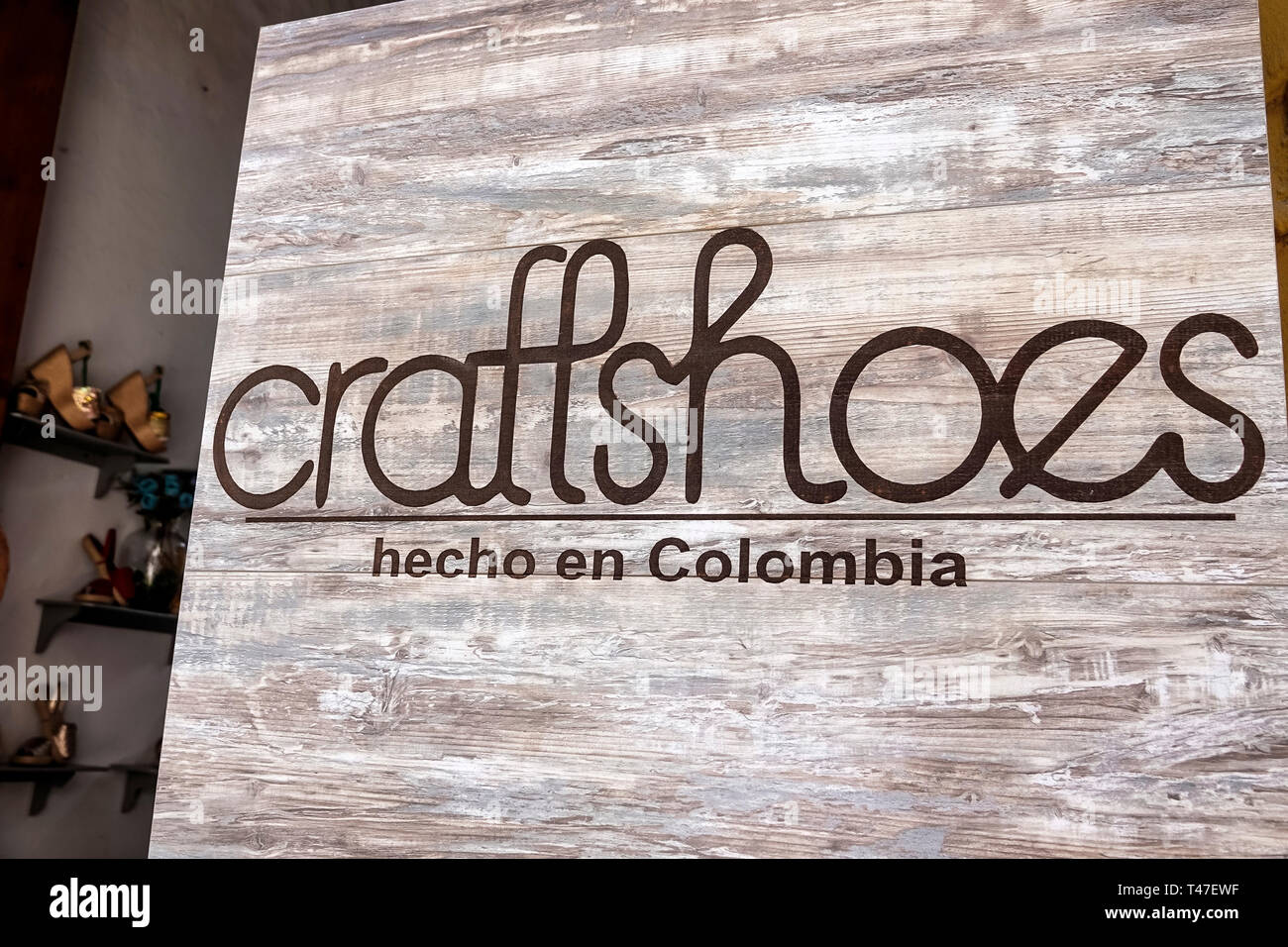Cartagena Colombia,segno,scarpe artigiane,made in Colombia,produttore locale,lingua spagnola,visitatori viaggio turismo turistico landm turismo Landmark Foto Stock