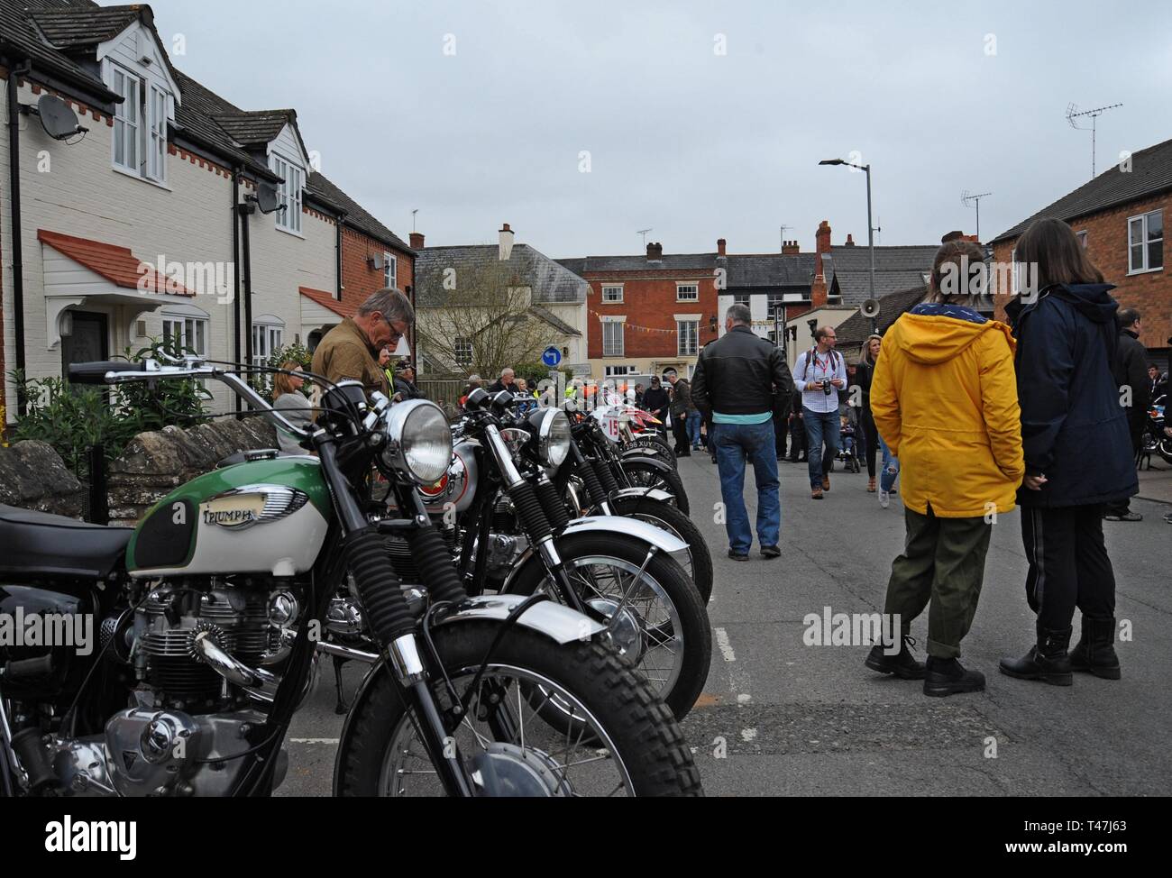 Bromyard, Herefordshire 7 aprile 2019. Le strade sono chiuse per Bromyard annuale Festival della velocità. Vintage & Classic Cars & Bike circuito le strade. Foto Stock