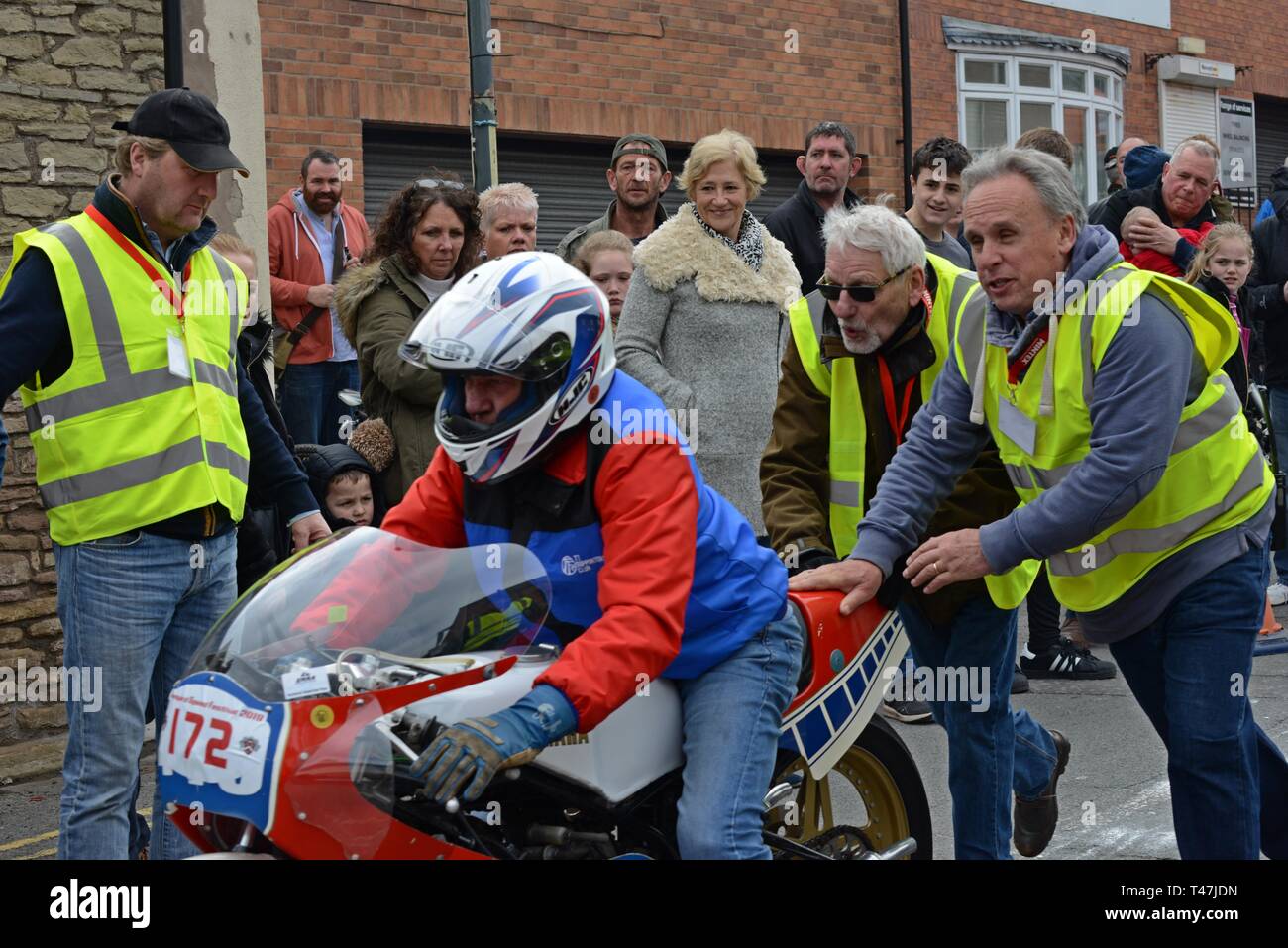 Bromyard, Herefordshire 7 aprile 2019. Le strade sono chiuse per Bromyard annuale Festival della velocità. Vintage & Classic Cars & Bike circuito le strade. Foto Stock