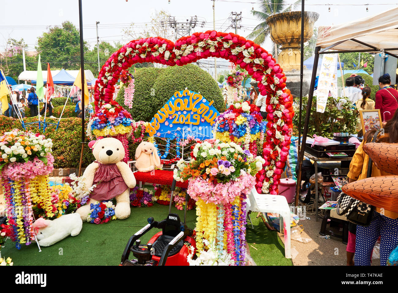 LUANG Prabang, Laos - Aprile 14, 2019. Locale popolo Lao celebrando Pi Mai, il Lao Anno nuovo, con un grande festival dell'acqua Foto Stock