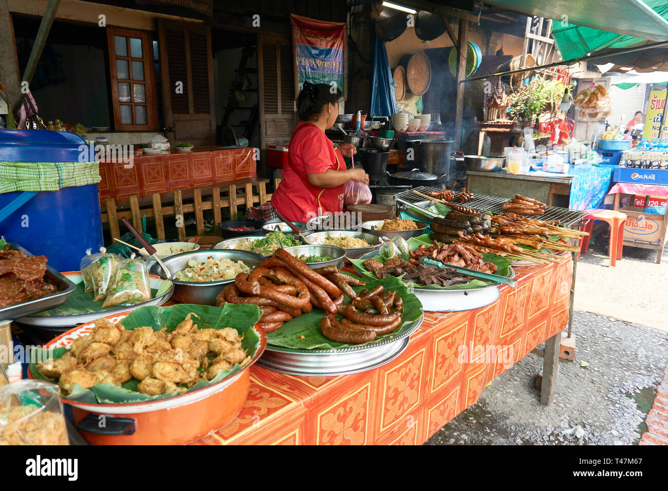 LUANG Prabang, Laos - Aprile 14, 2019. Locale popolo Lao celebrando Pi Mai, il Lao Anno nuovo, con un grande festival dell'acqua Foto Stock