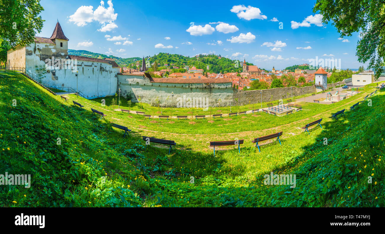 Cityscape Brasov, il più bello e il centro medioevale della Transilvania, Romania. Foto Stock